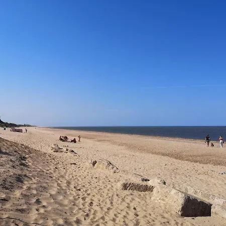 Superb Chalet In Nearby Hemsby Beach In Norfolk With Free Wifi Ref 00122Ba Exterior photo