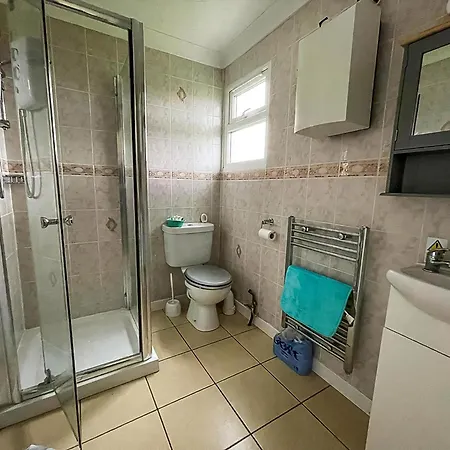 Superb Chalet In Nearby Hemsby Beach In Norfolk With Free Wifi Ref 00122Ba Exterior photo