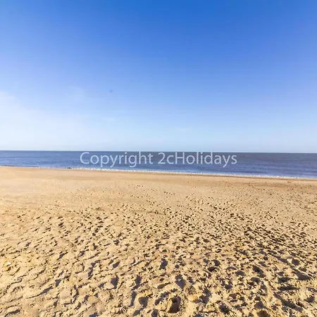 Superb Chalet In Nearby Hemsby Beach In Norfolk With Free Wifi Ref 00122Ba Exterior photo
