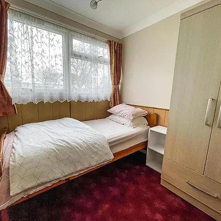 Superb Chalet In Nearby Hemsby Beach In Norfolk With Free Wifi Ref 00122Ba Exterior photo