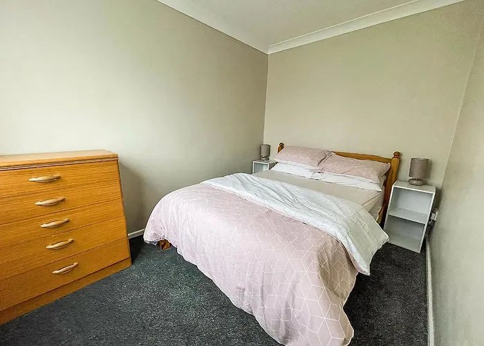 Superb Chalet In Nearby Hemsby Beach In Norfolk With Free Wifi Ref 00122Ba