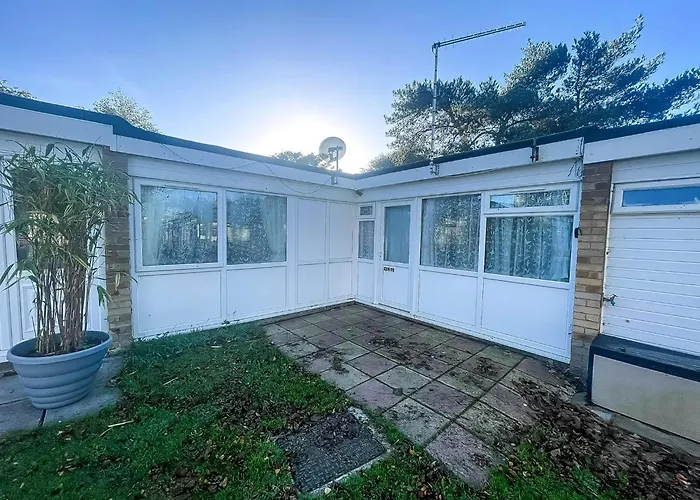Superb Chalet In Nearby Hemsby Beach In Norfolk With Free Wifi Ref 00122Ba