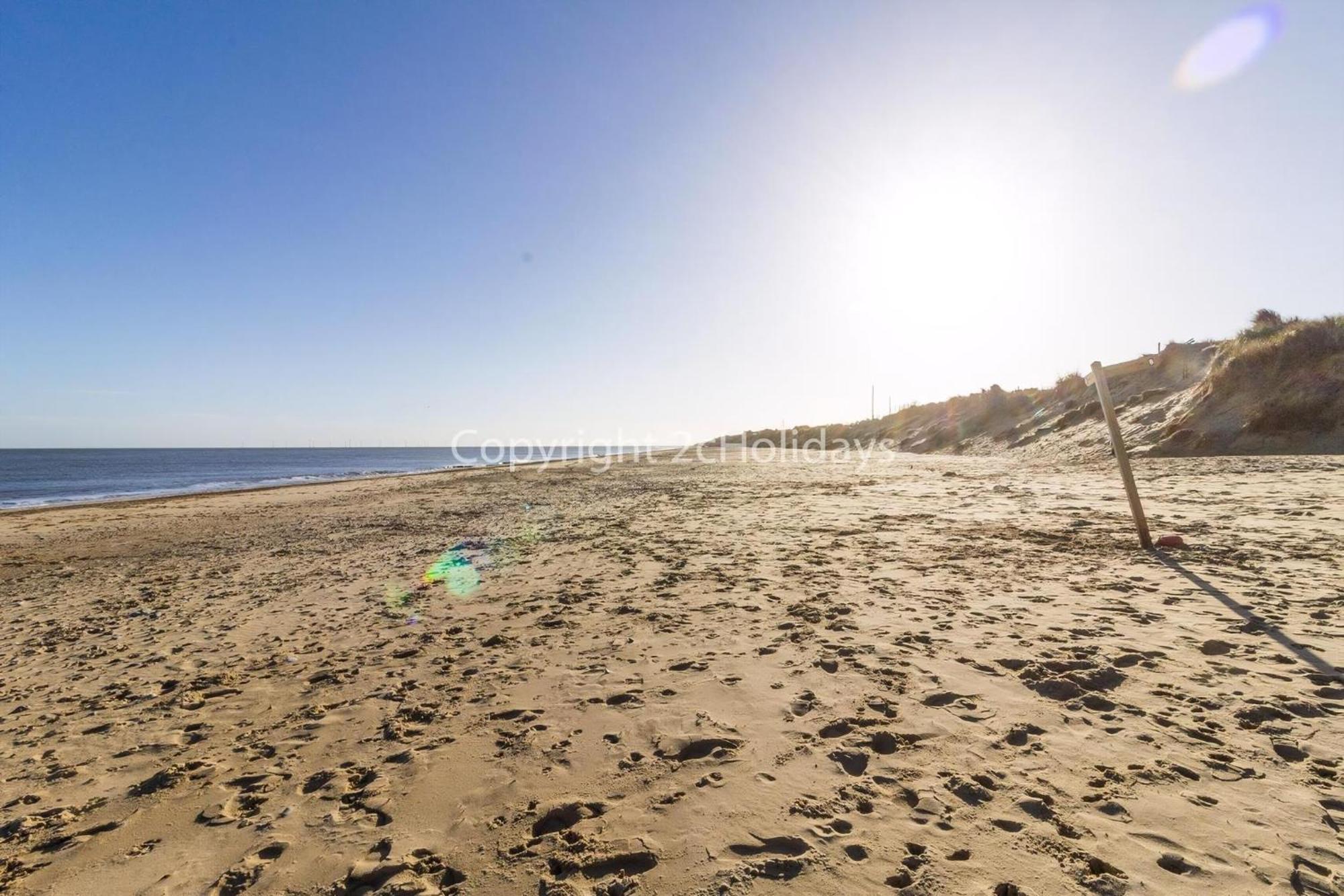 Chalet Superb Chalet In Nearby In Norfolk With Free Wifi Ref 00122ba