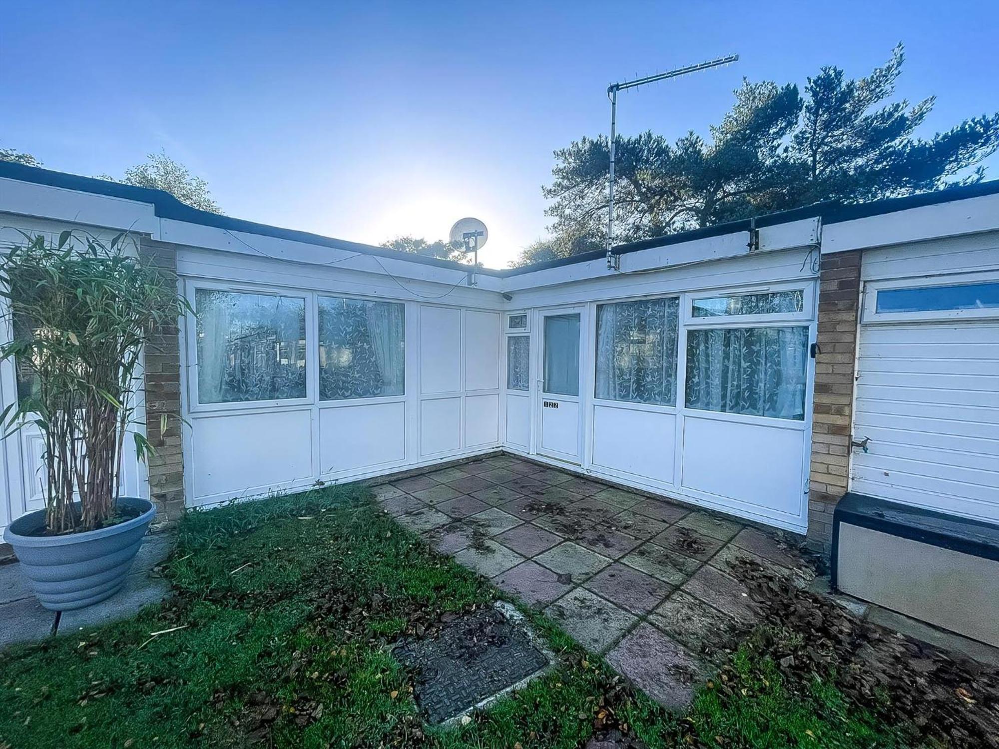 Superb Chalet In Nearby In Norfolk With Free Wifi Ref 00122ba Chalet *